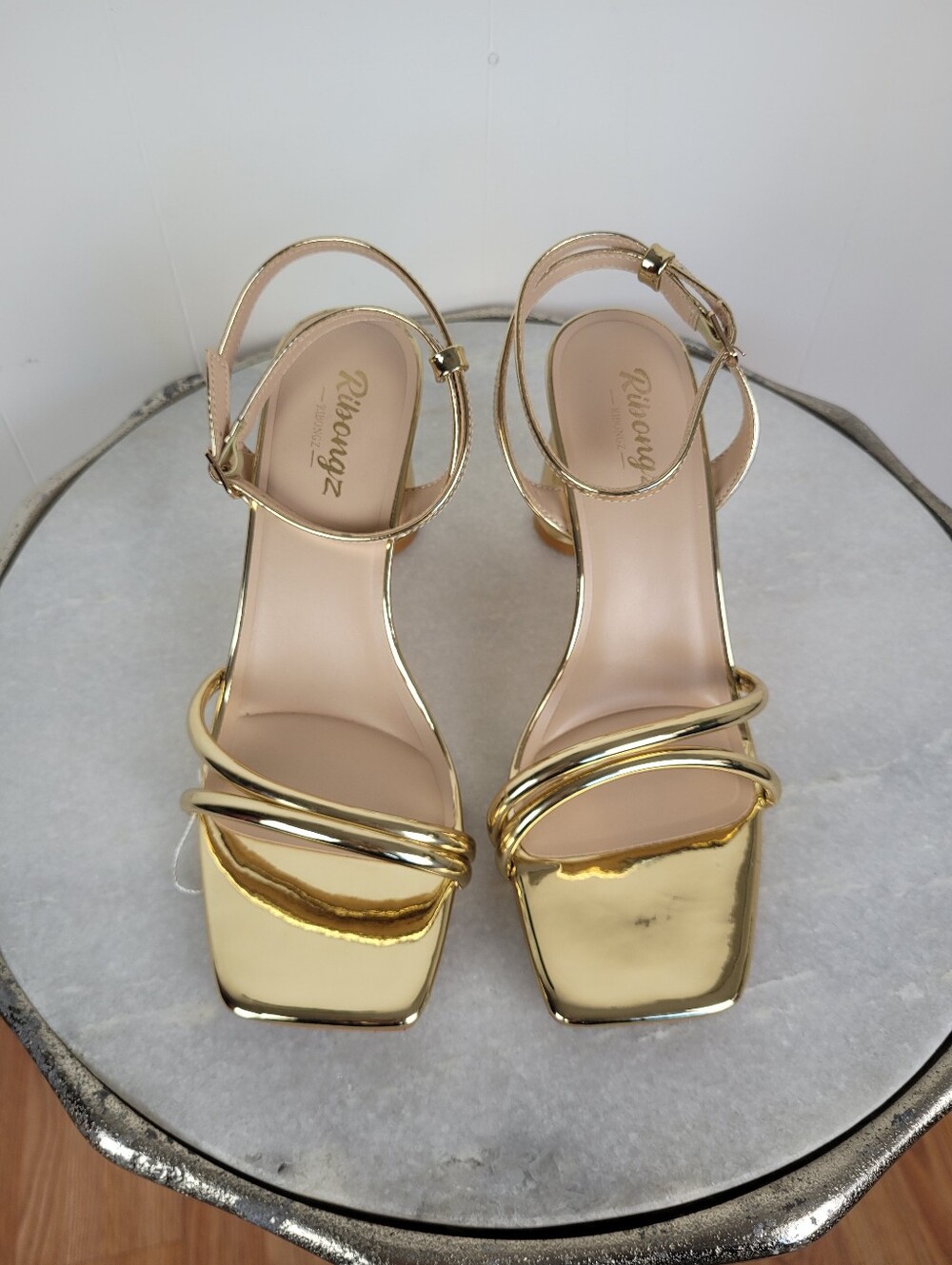 Ribongz Size 8 Gold Metallic Strappy Block Heel Sandals - Picture 2 of 11
